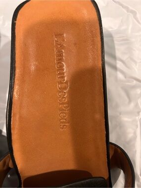 L'Amour Des Pieds women's mules featuring a branded tan leather footbed.
